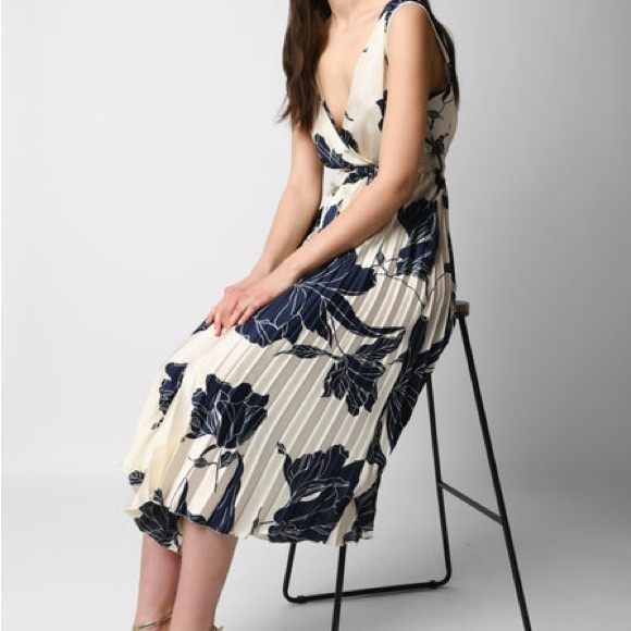 Navy Floral Maxi Dress- from Italy - Picture 2 of 7